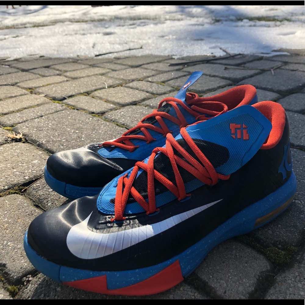 Nike KD lowtop basketball sneakers